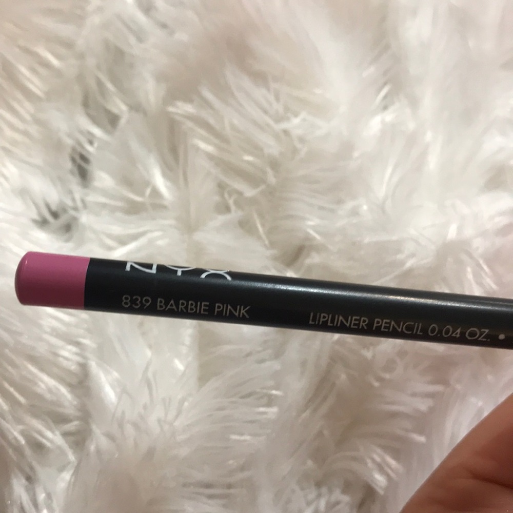 NYX lipliner in Barbie pink